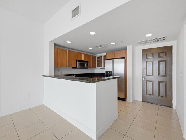 Building Photo - 610 Clematis St