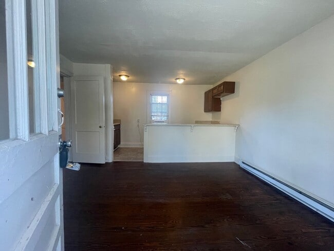 Building Photo - 126 Suffolk Ave