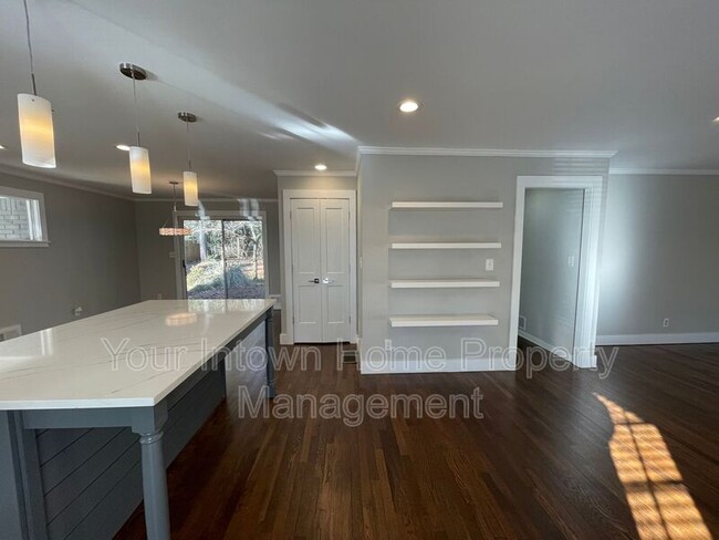 Building Photo - 1525 Sanden Ferry Dr