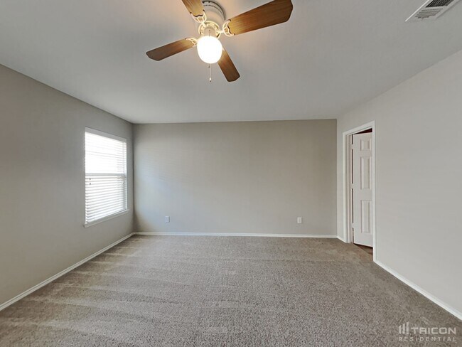Building Photo - 2013 Cedarwood Dr