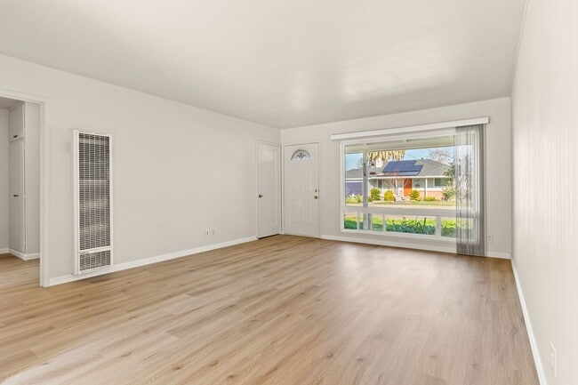 Building Photo - Renovated 3 Bd House in San Lorenzo Village w/ Large Yard Near Schools