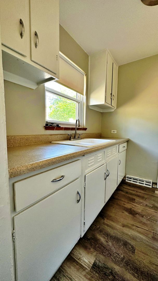 Building Photo - Lovely Mid Century 2 Bed 1 Bath Courtyard ...