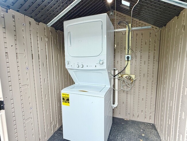 Building Photo - 1835 42nd Ave