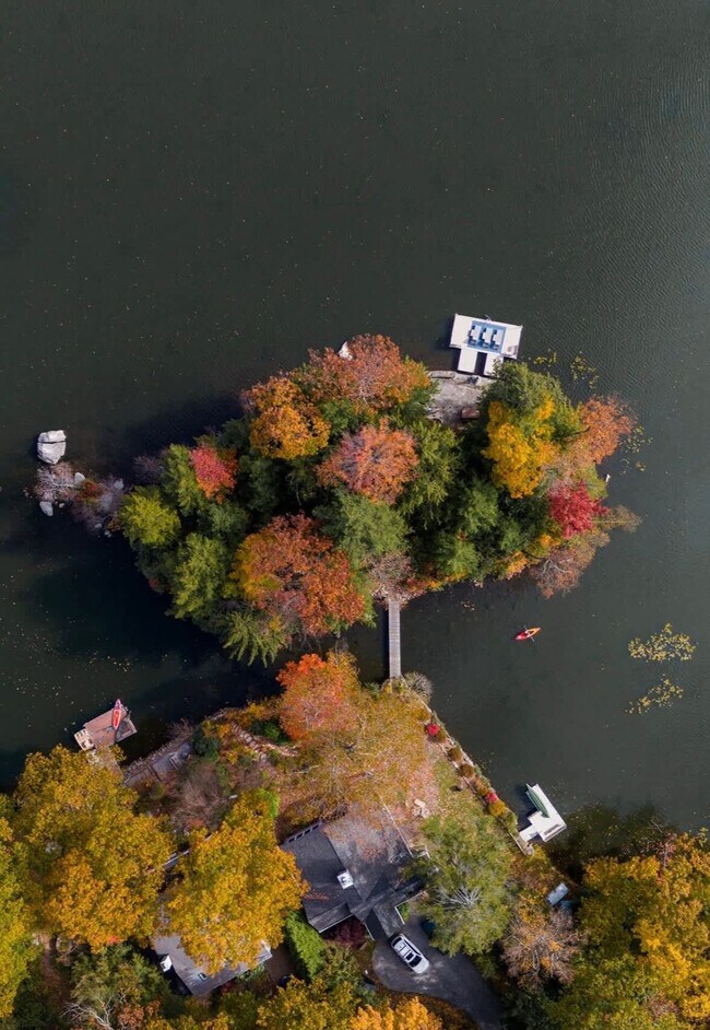 Building Photo - 2046 Lakeside Dr W