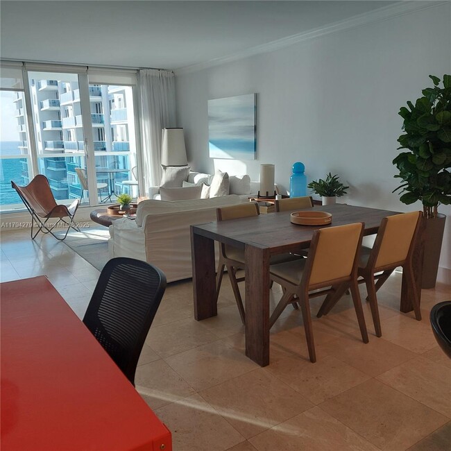 Building Photo - 2301 Collins Ave