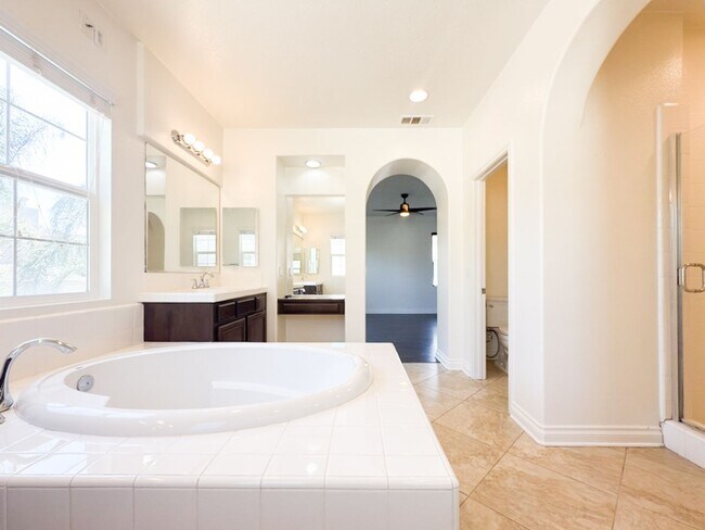 Building Photo - ~Temecula's Wolf Creek Community~ Beautifu...