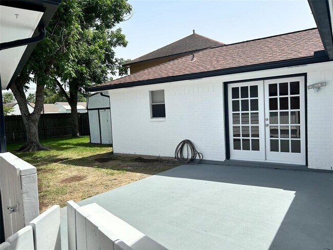 Building Photo - 1601 Washington Dr