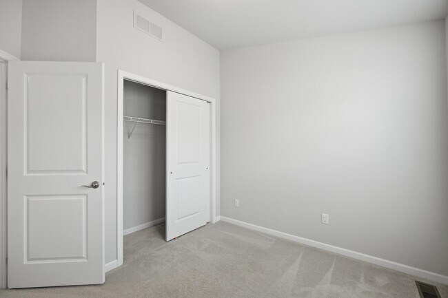 Building Photo - 2780 Ashcombe Dr.