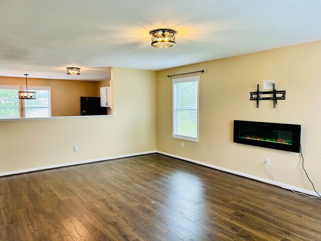 Building Photo - 5768 Buchanan Ave SW