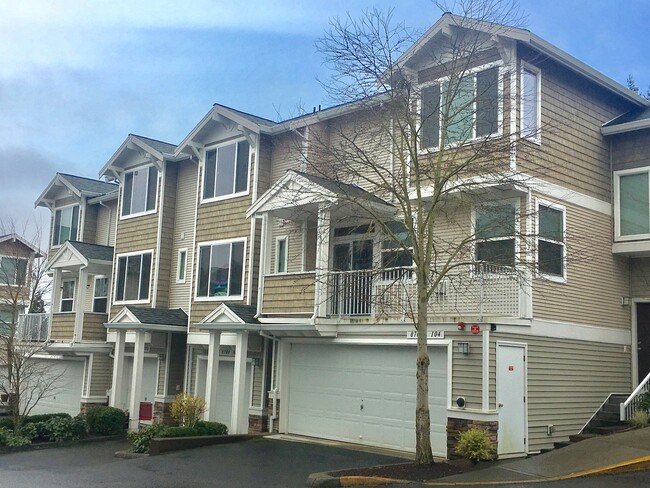 Building Photo - Stylish 2br/2.5ba Townhome with garage and AC in great Beaverton location