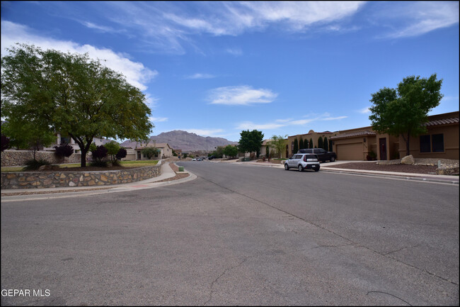 Building Photo - 7337 Black Mesa Dr