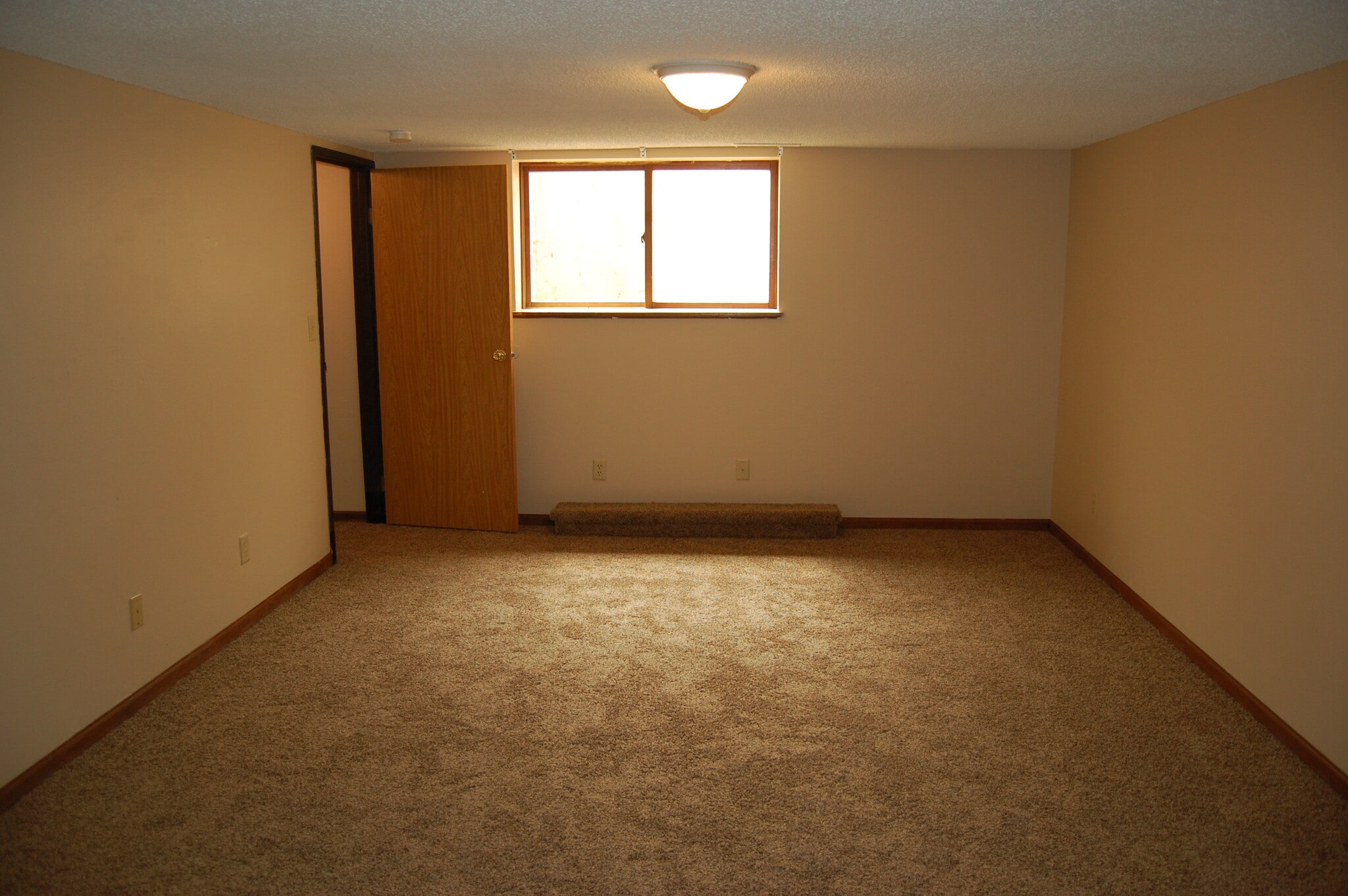 Third bedroom 22'x13' - 4945 Walker Ave