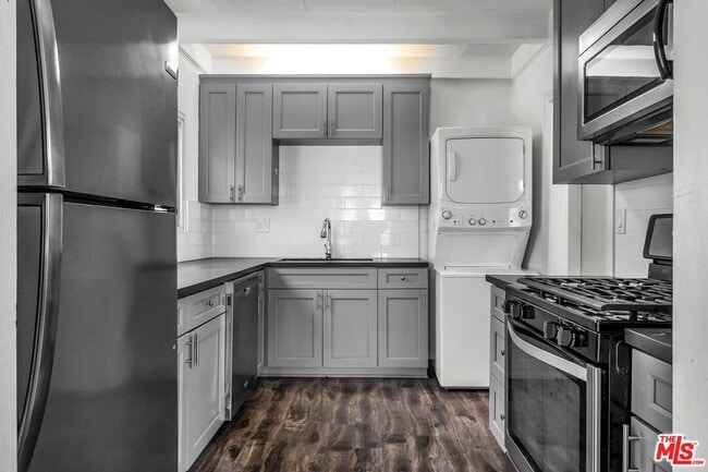 Building Photo - 130 Montreal St