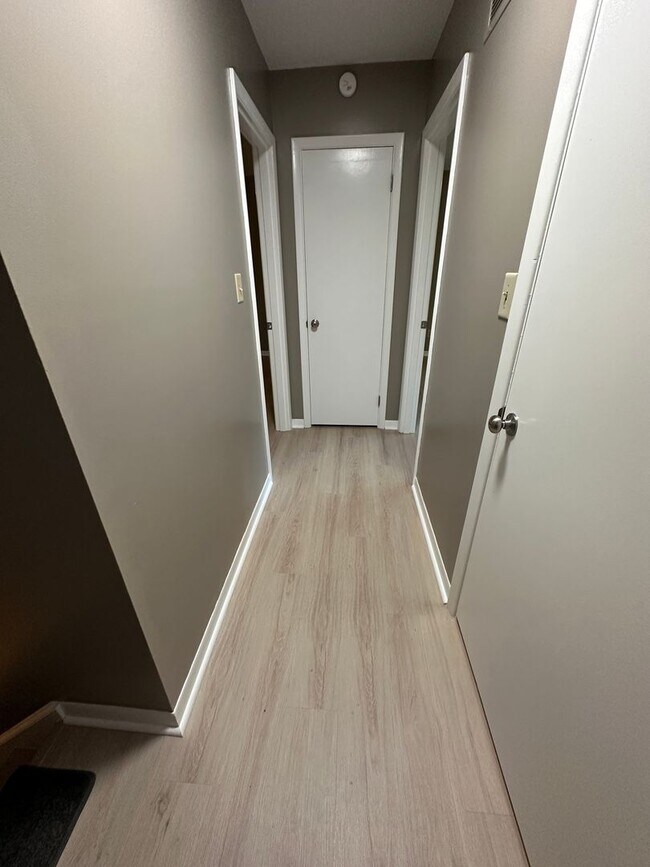 Building Photo - Now available!! – 672 W Front St, Unit C, ...