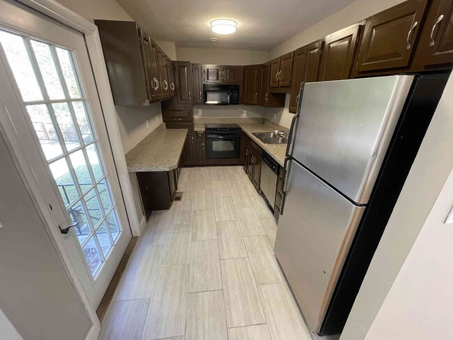Building Photo - Smyrna - 3BR / 2BA