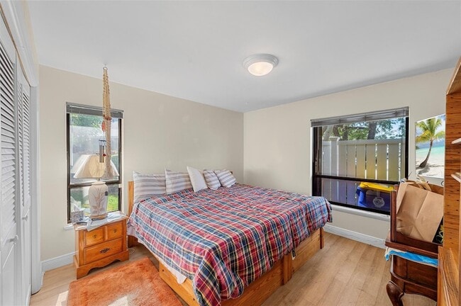 Building Photo - 6809 SE Yorktown Dr