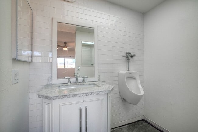 Building Photo - Beautifully Renovated 3-Bedroom Home with ...