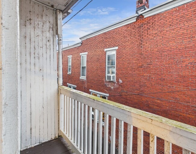Building Photo - 3 Bedroom Single Family Home on Delaware St.