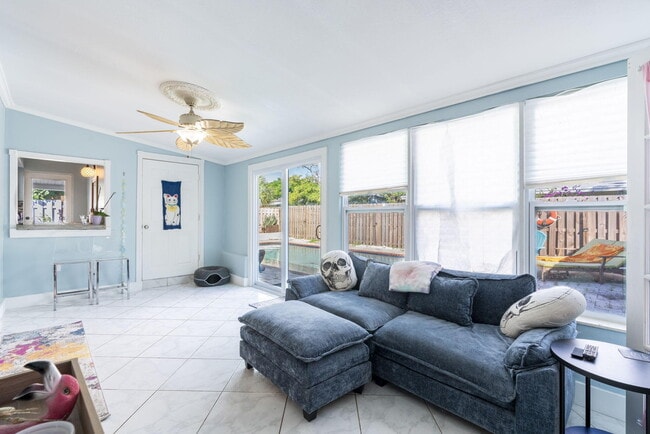 Building Photo - 1820 Hillcrest Ave