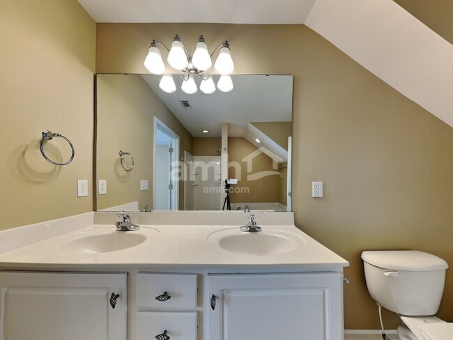 Building Photo - 113 Pin Oak Court