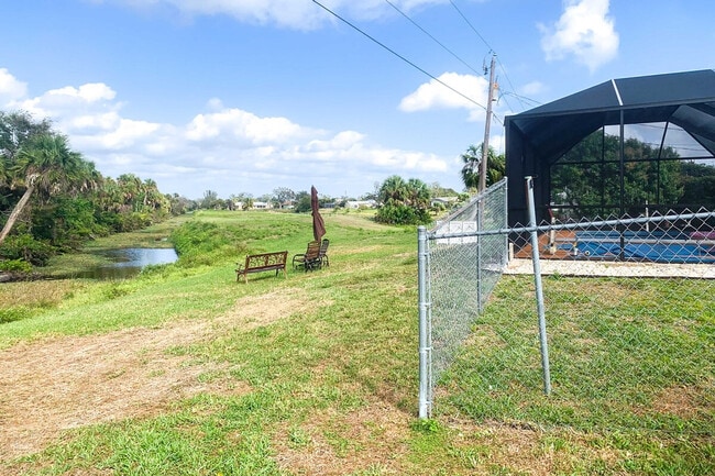 Building Photo - 572 Bellaire Dr