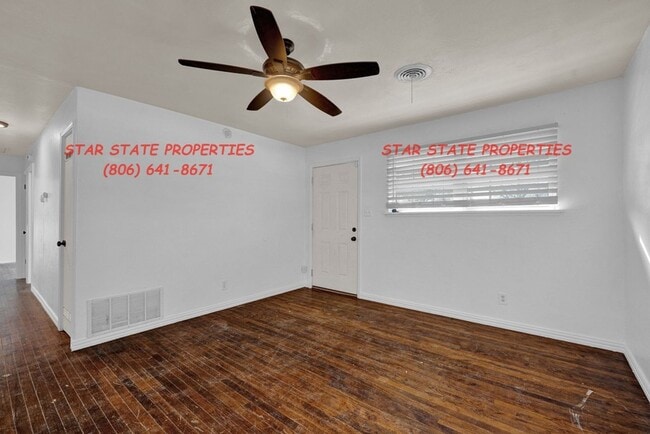 Building Photo - Beautiful 3 bed across from school