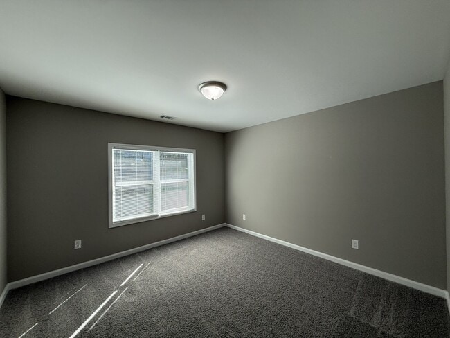 Building Photo - 1021 Sourwood Ct