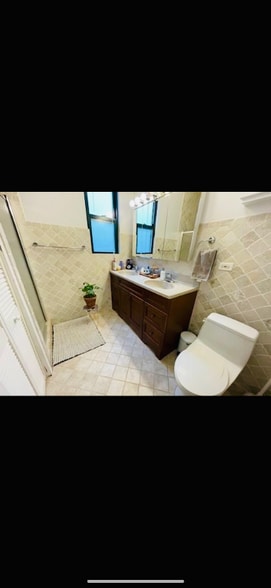 Building Photo - 2120 W Warner Ave