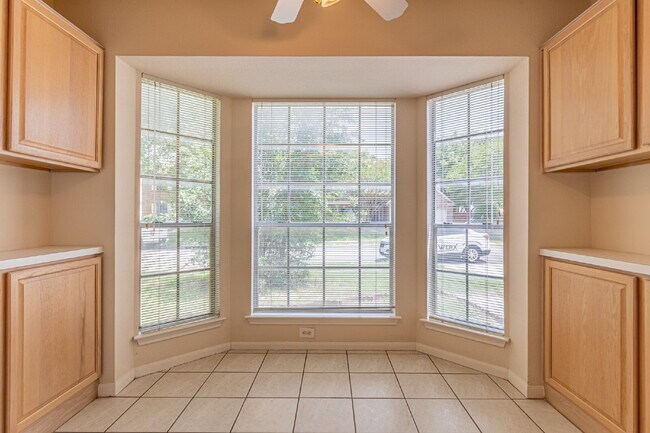 Building Photo - 6651 Rambling Trail Dr