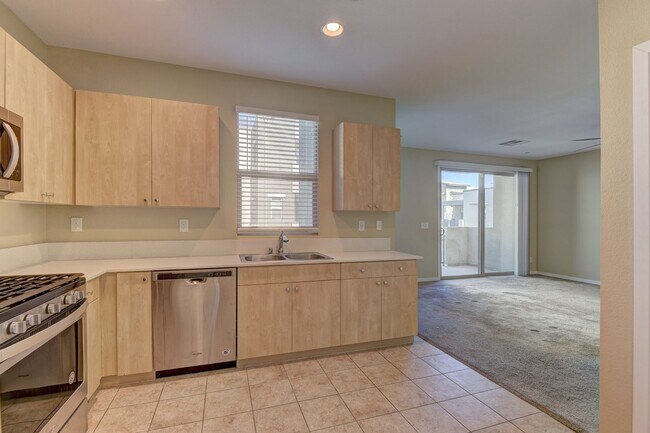 Building Photo - Gorgeous Condo! MUST SEE!!!