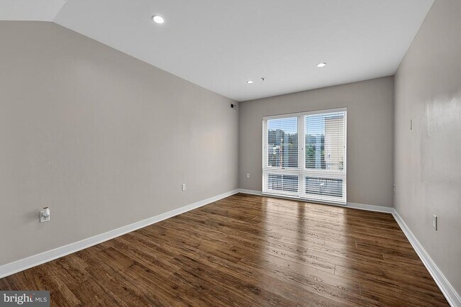 Building Photo - 1516 Marion Barry Ave SE