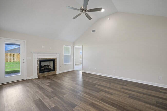 Building Photo - 8850 Snelling Dr