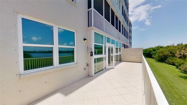 Building Photo - 6495 Shoreline Dr