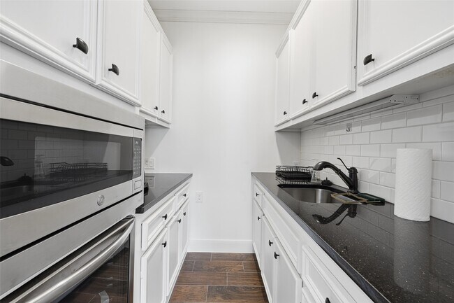 Building Photo - 4923 Palmetto St