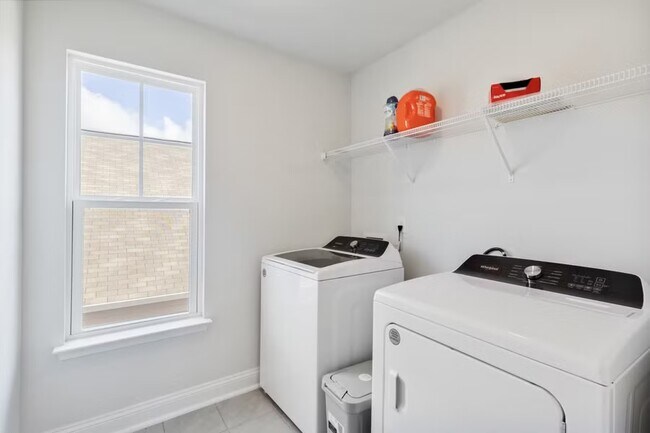 Building Photo - 2053 Ainsley Dr