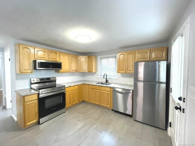 Building Photo - 34 Monroe St