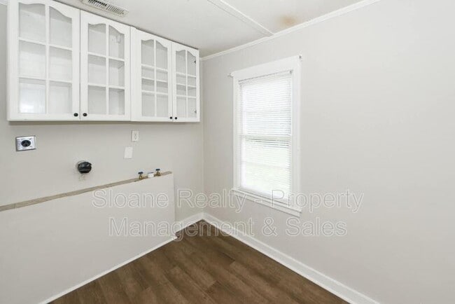 Building Photo - 2212 Townsend Rd