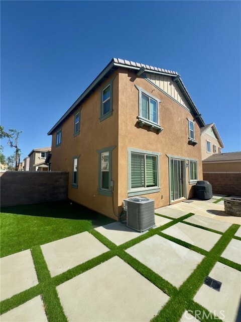 Building Photo - 16532 Monteviejo St