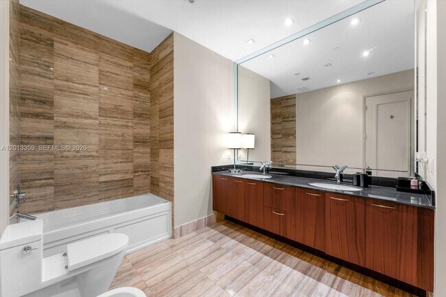 Building Photo - 15811 Collins Ave
