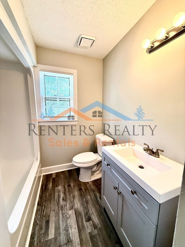 Building Photo - Beautifully Updated Condo Available Now!