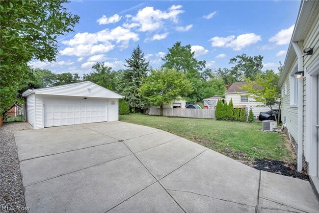 Building Photo - 24000 Knickerbocker Rd