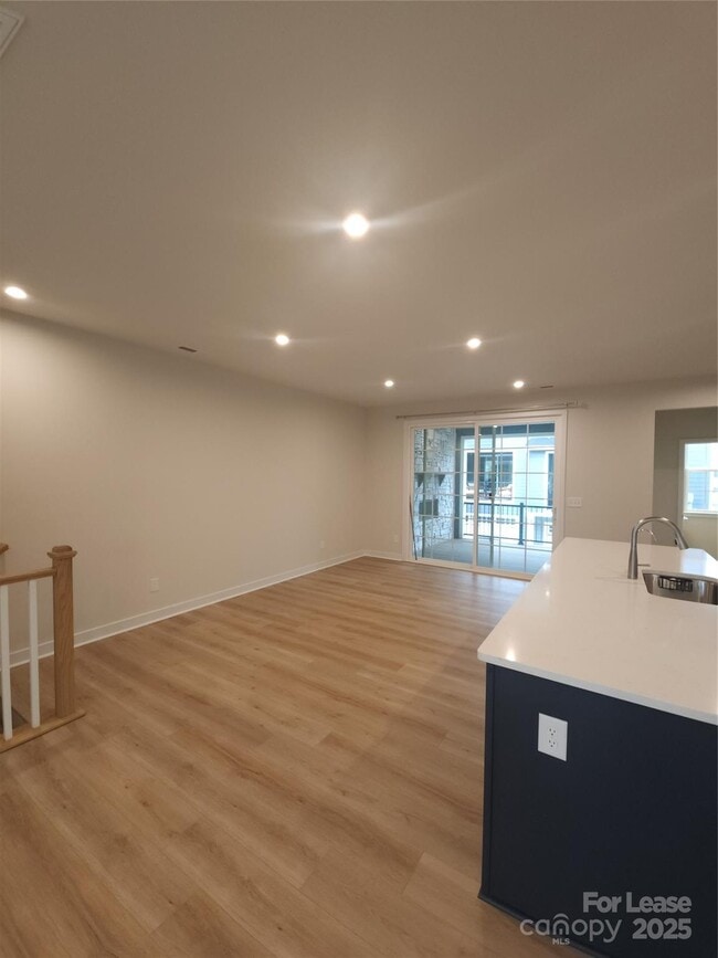 Building Photo - 112 August Ln