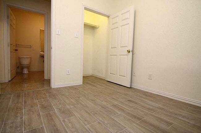 Building Photo - 9400 Bellaire Blvd