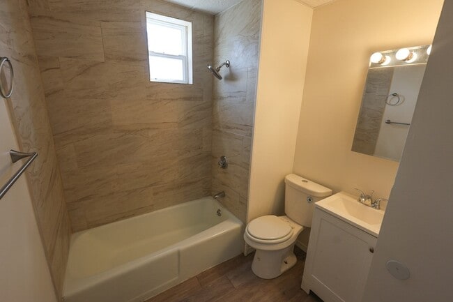 Building Photo - 421 Seaver St