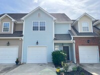 Building Photo - Cute 2 Bedroom Townhouse in Chapel Hill