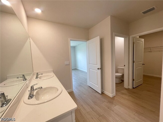 Building Photo - 1321 NE 9th St