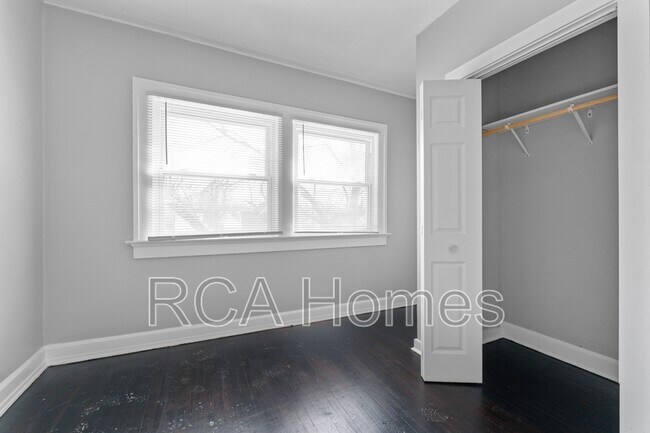 Building Photo - 412 N Bradley Ave