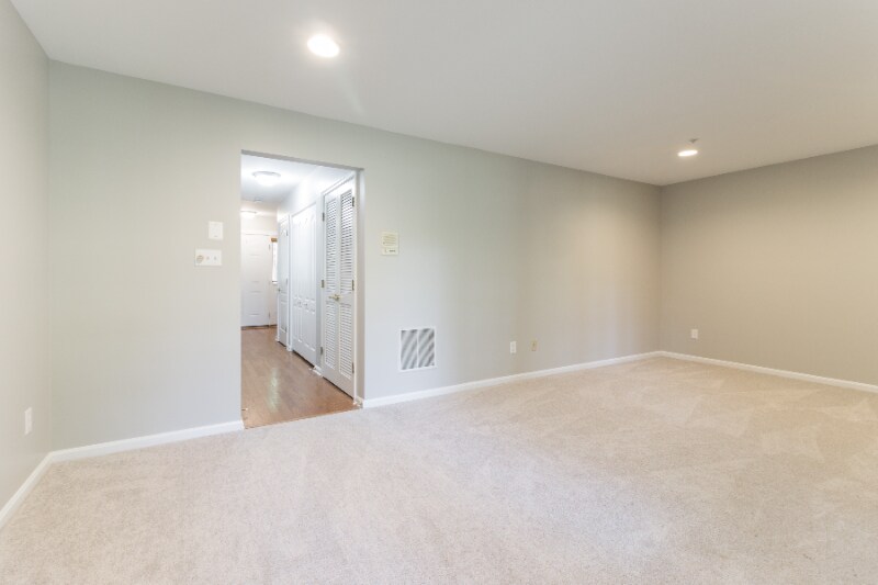 Building Photo - 733 Mashie Ct