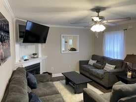 Building Photo - 1121 Unity Dr