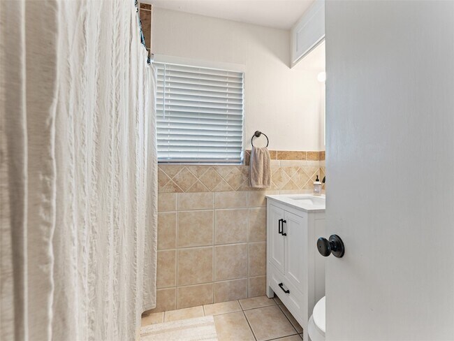 Building Photo - 510 Overlook Dr